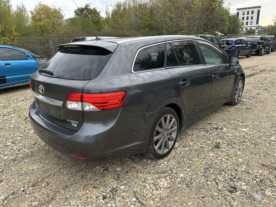 Заден мост за Тойота Авенсис Т27 комби!!!