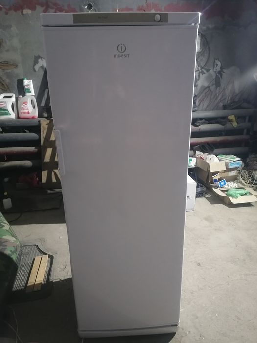 Продам морозильник Идезит