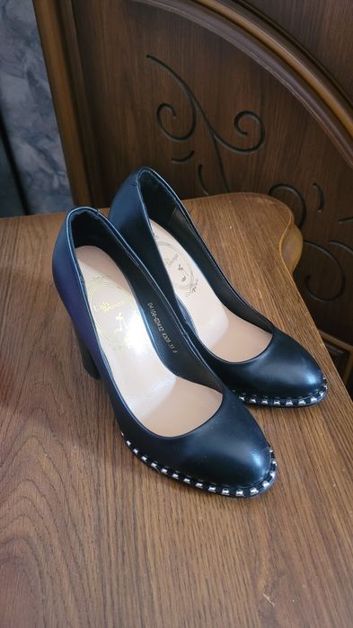 Туфли бир марта кийилган янгидай турипти.