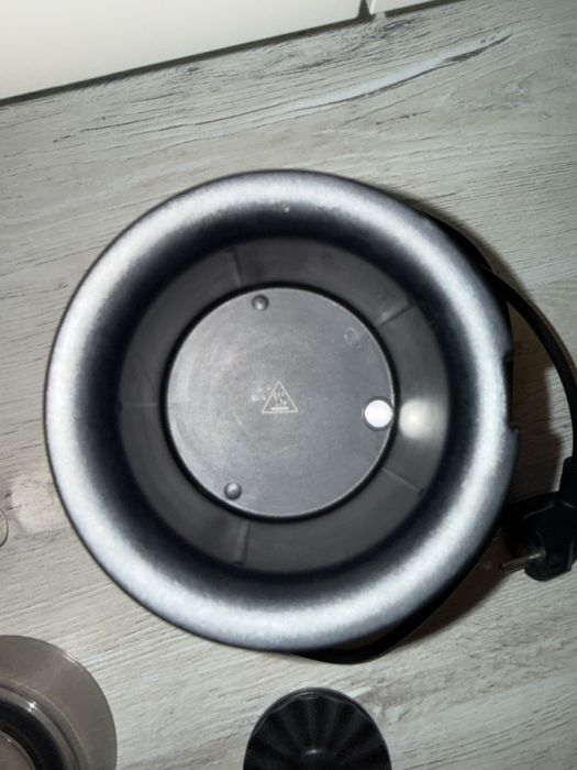 IEFTIN! Aparat spumat lapte Nespresso Barista