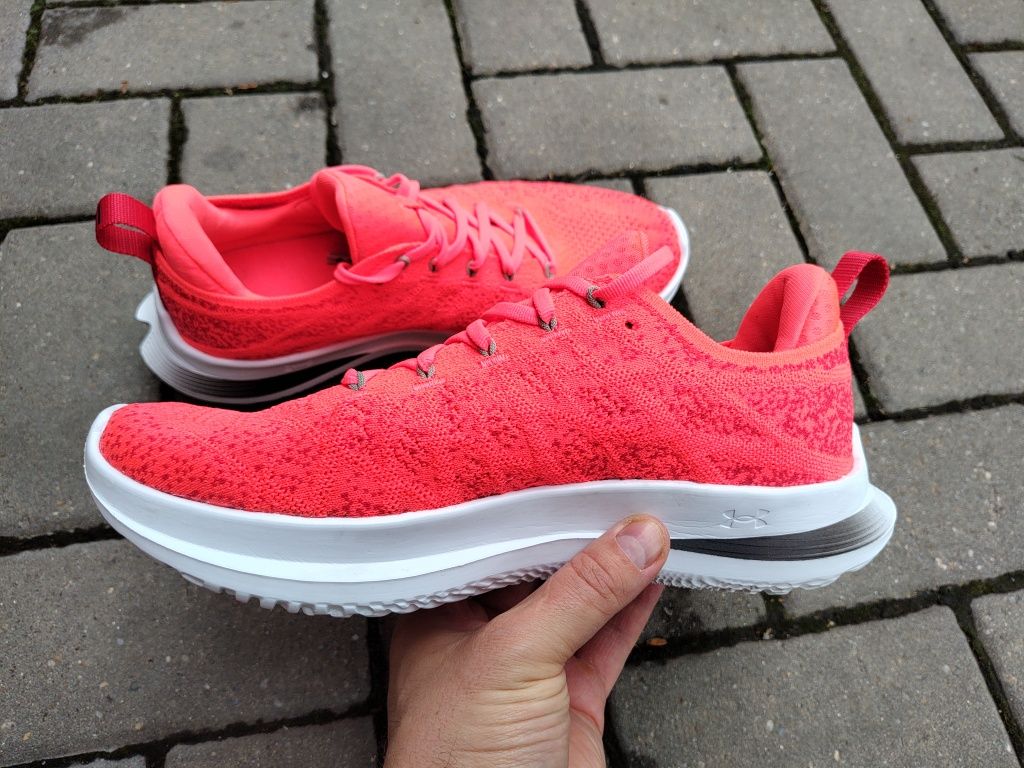 Under Armour Velociti 3