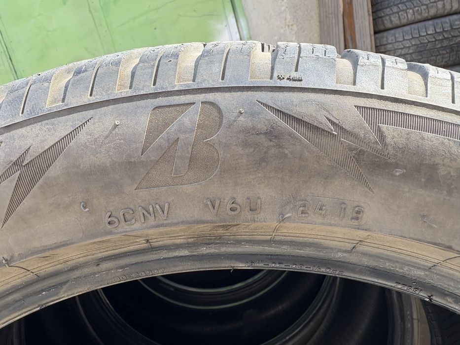 Bridgestone Blizzak 235/50/19 - зимни гуми