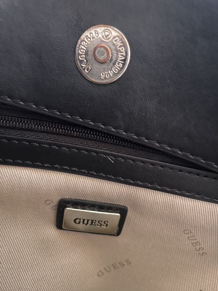 oригинална чанта Guess