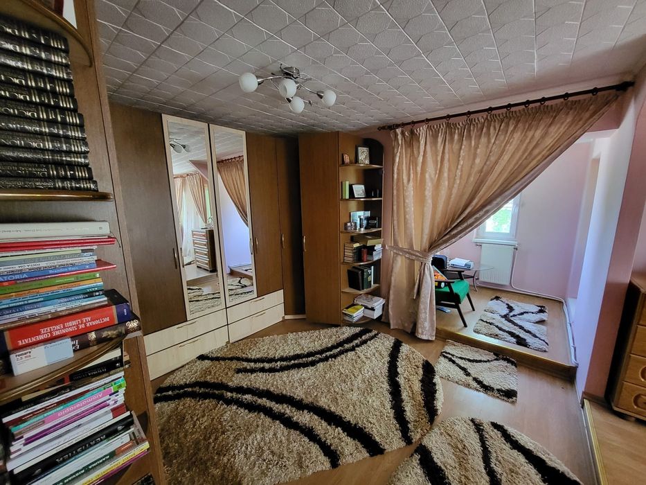 Vand vila P+1 ,garaj și teren