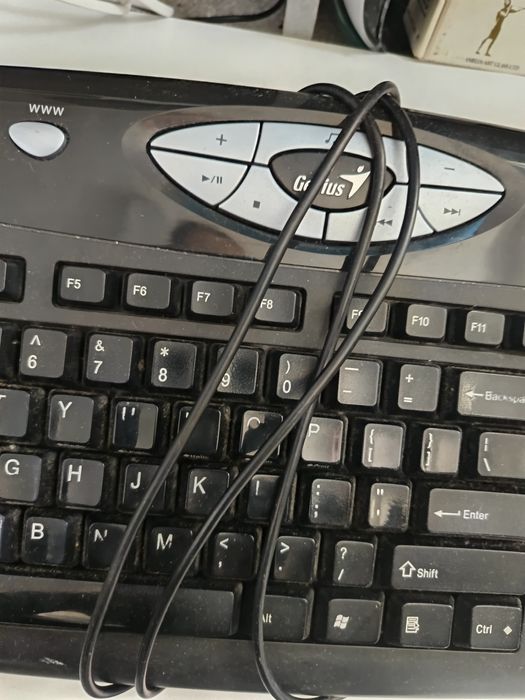 Calculator+monitor+2 tastaturi