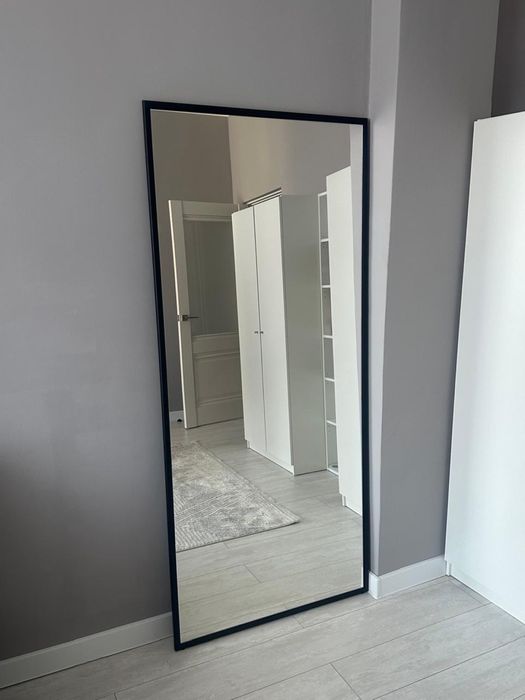 Зеркало ,лофт стеллаж и манекен