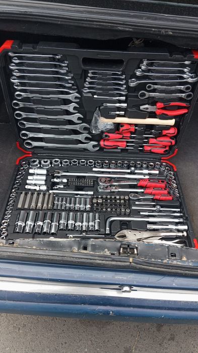 Продам чемодан ключей