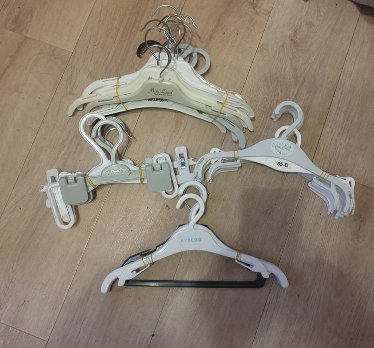 Детские вешалки .