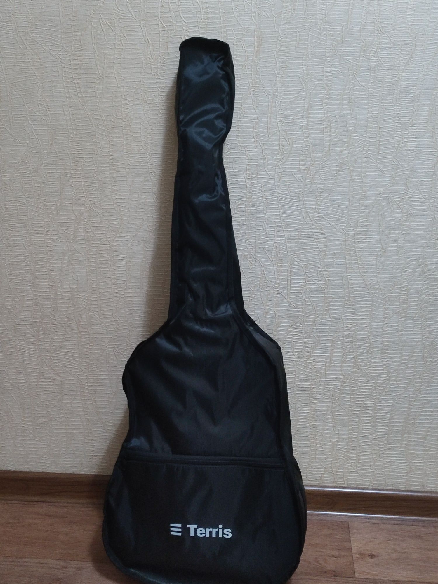 Продам совершенно новую гитару