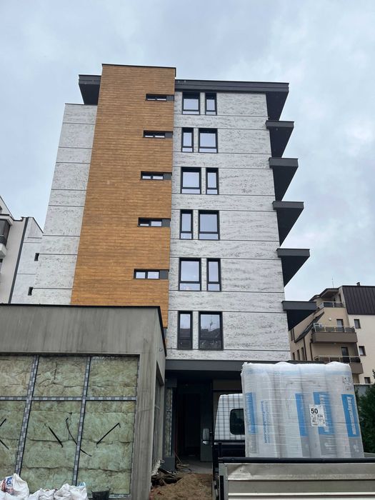 Продава се Многостаен апартамент в Казанлък - 338 кв.м за 1243 €/кв.м - Снимка #2