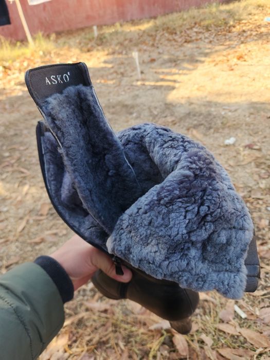 Кожаные новые сапоги.