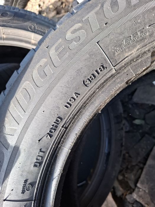 Vand 1 sau 2 anvelope 225 60 18 brigestone de iarna ranflet