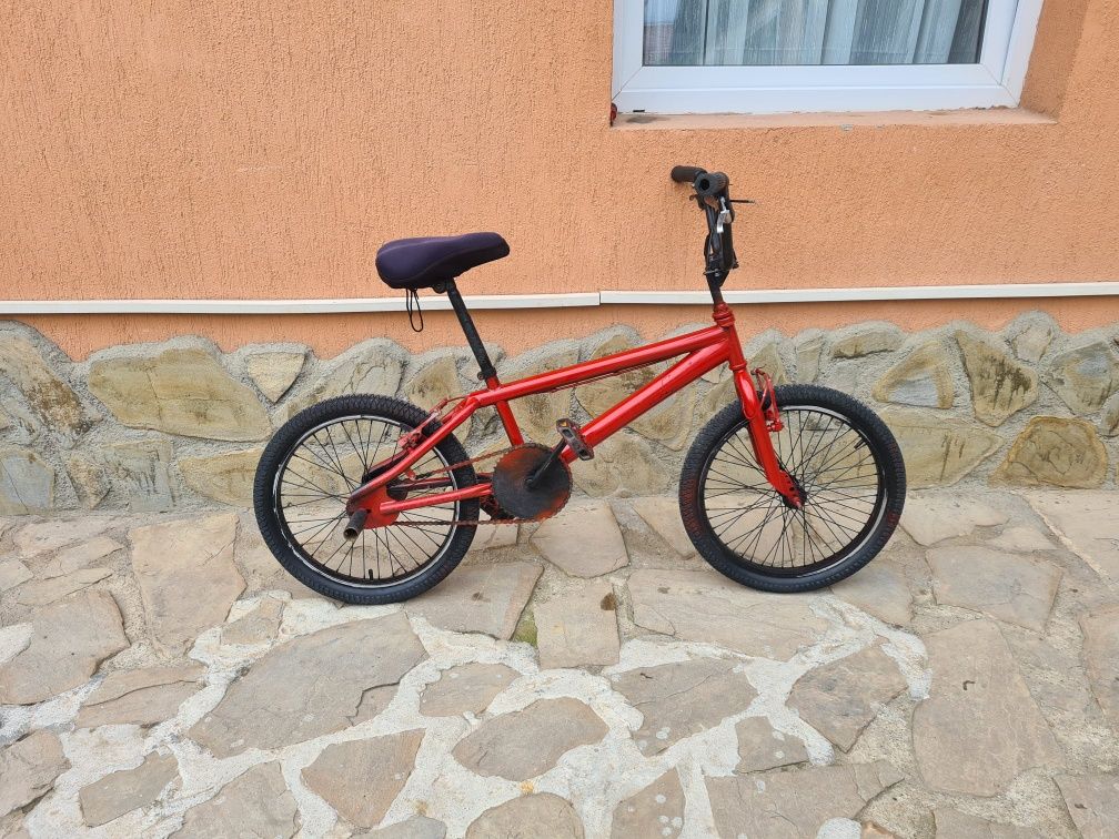 Bicicletă BMX de sărituri