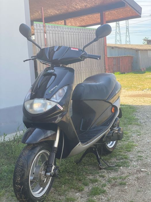 Vând scuter peugeot în stare foarte bună cu acte d
