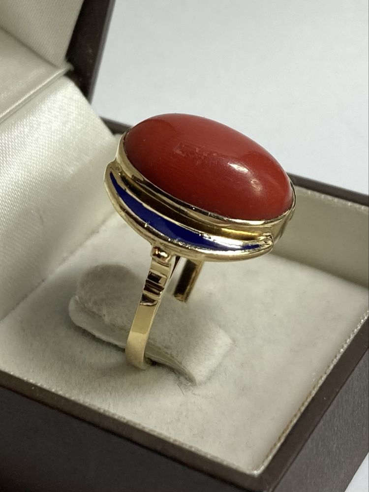Inel aur 18kt.cu coral cabochon