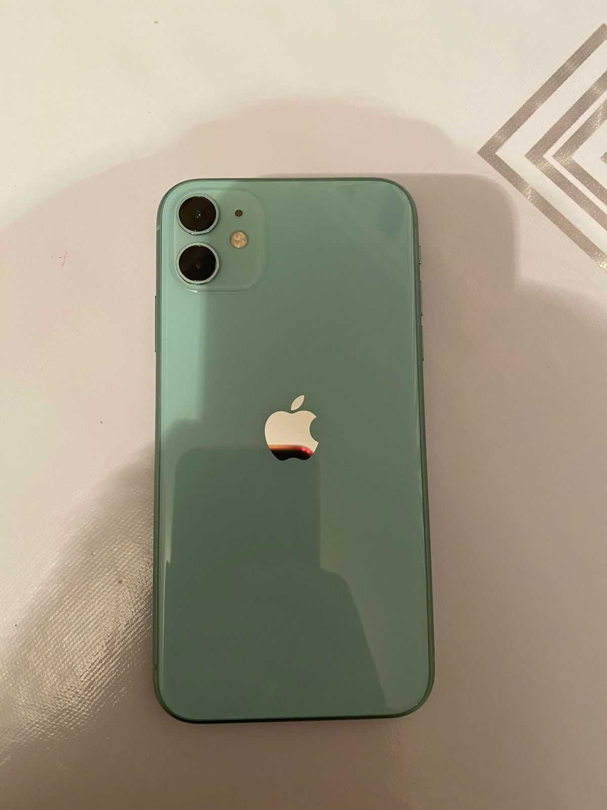 Продам Iphone 11 green