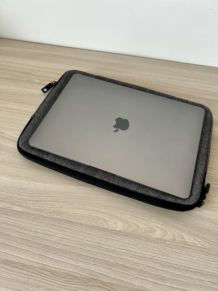 Macbook air M1 13’ 16 GB 256 ssd сумка-чехол в подарок