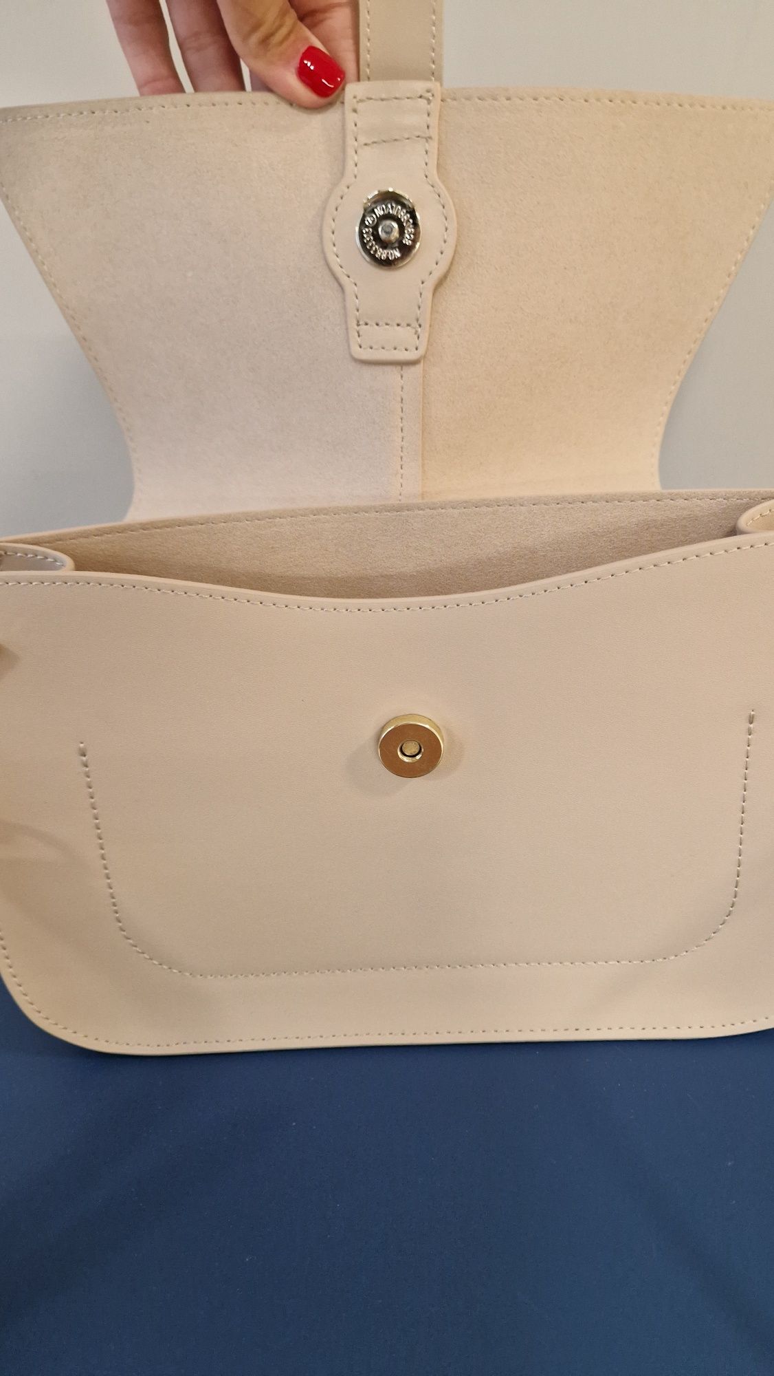Прекрасна Furla Flow