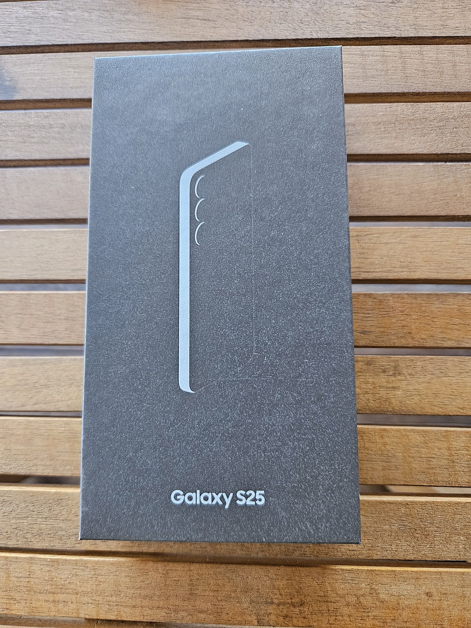 Samsung S25 sigilat