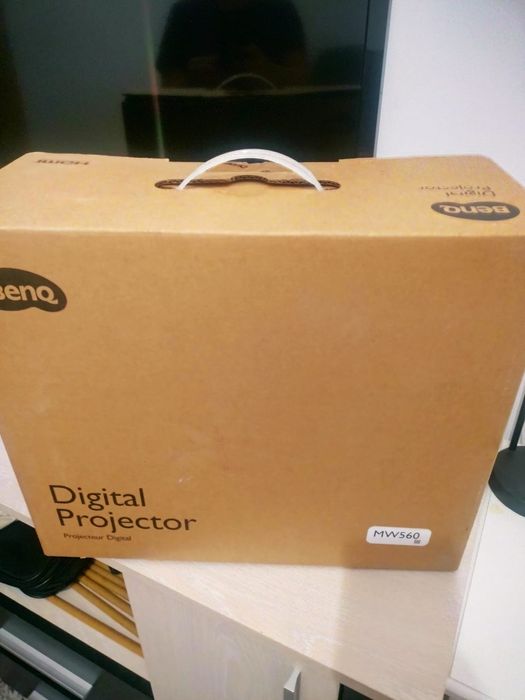 Vând videoproiector Benq wxga MX560