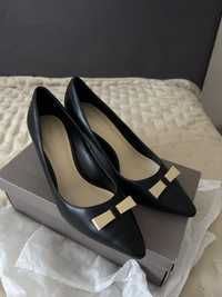 Продам туфли Charles and Keith