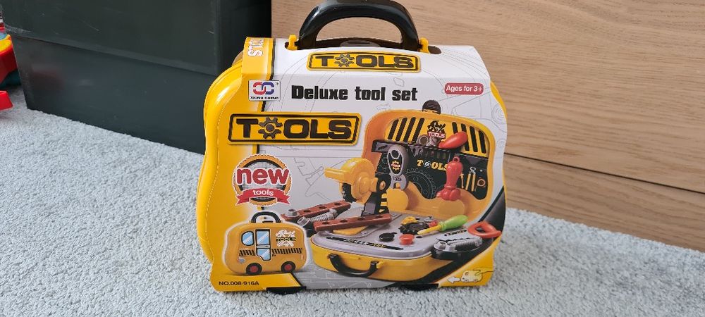 Vand set de unelte cu cutie pe roti