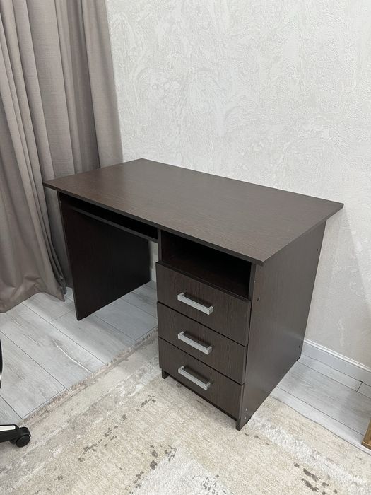 Стол копмьютерный