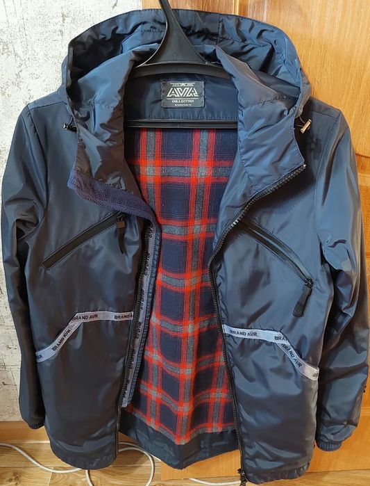 Ветровка на подкладе. 44-46 размер. Отличное  состояние. 7000 тенге