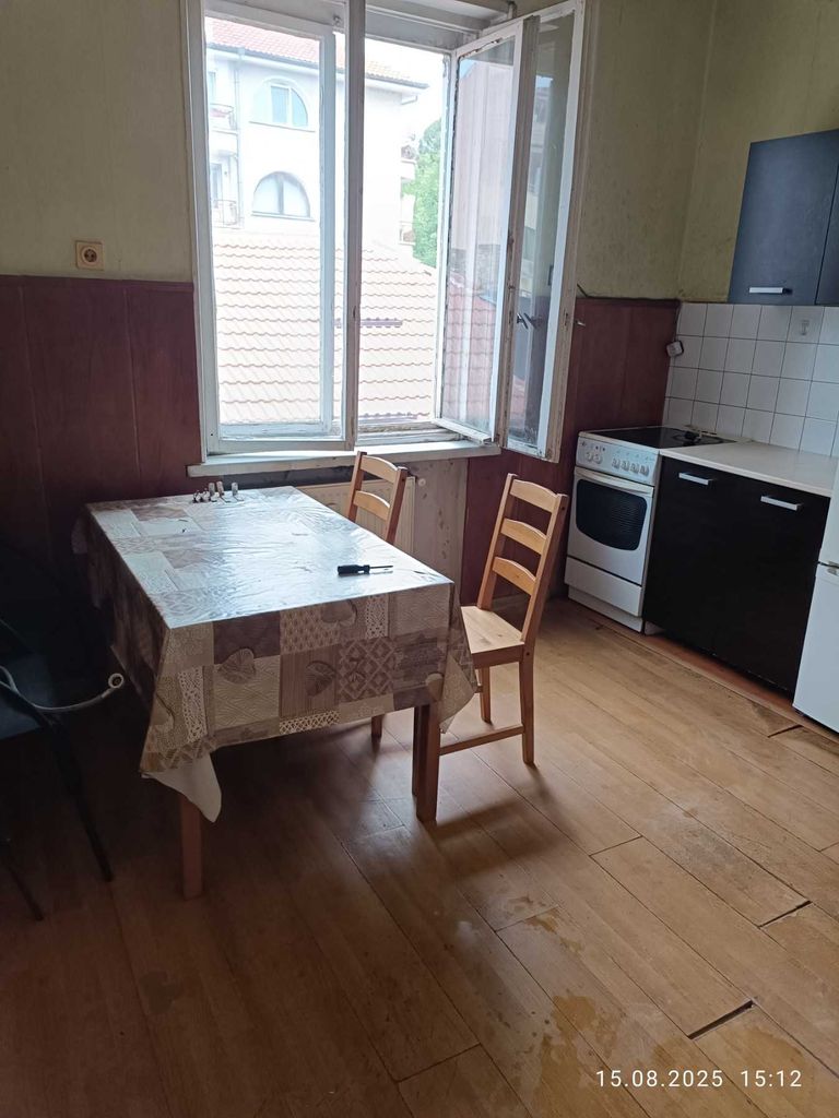 Дава се под наем Двустаен апартамент в Перник, Център - 66 кв.м за 357 € - Снимка #4