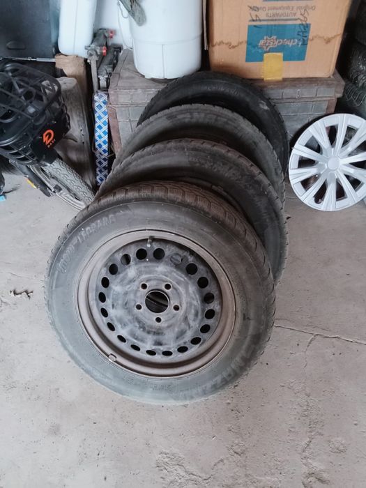 Продам шины с дисками R16 и с колпаком