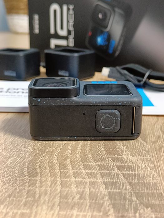 Gopro 12, воден калъф, 3 батерии, 2 зарядни и статив пълен комект .