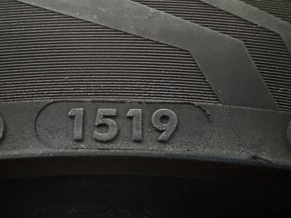 Автомобилни гуми 245 40 18 Vredestein