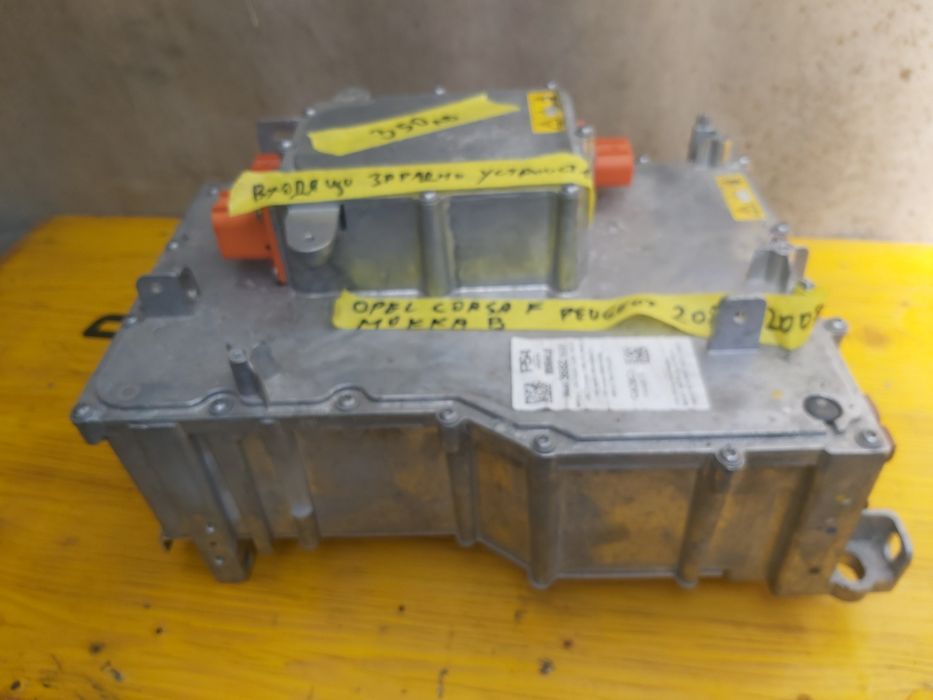 Входящо зарядно устройство  опел корса ф пежо 2008/208  Opel Мокка в