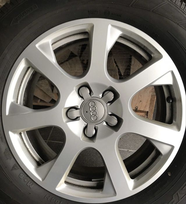 Продам комплект дисков с резиной Audi