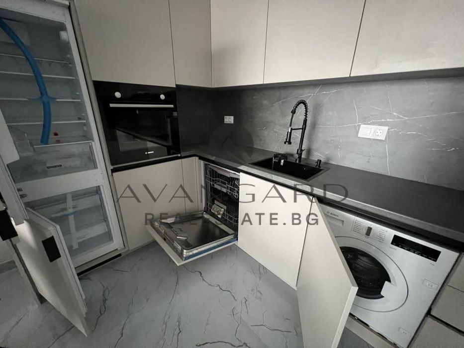 Продава се Двустаен апартамент в Пловдив, Христо Смирненски - 76 кв.м за 1896 €/кв.м - Снимка #3