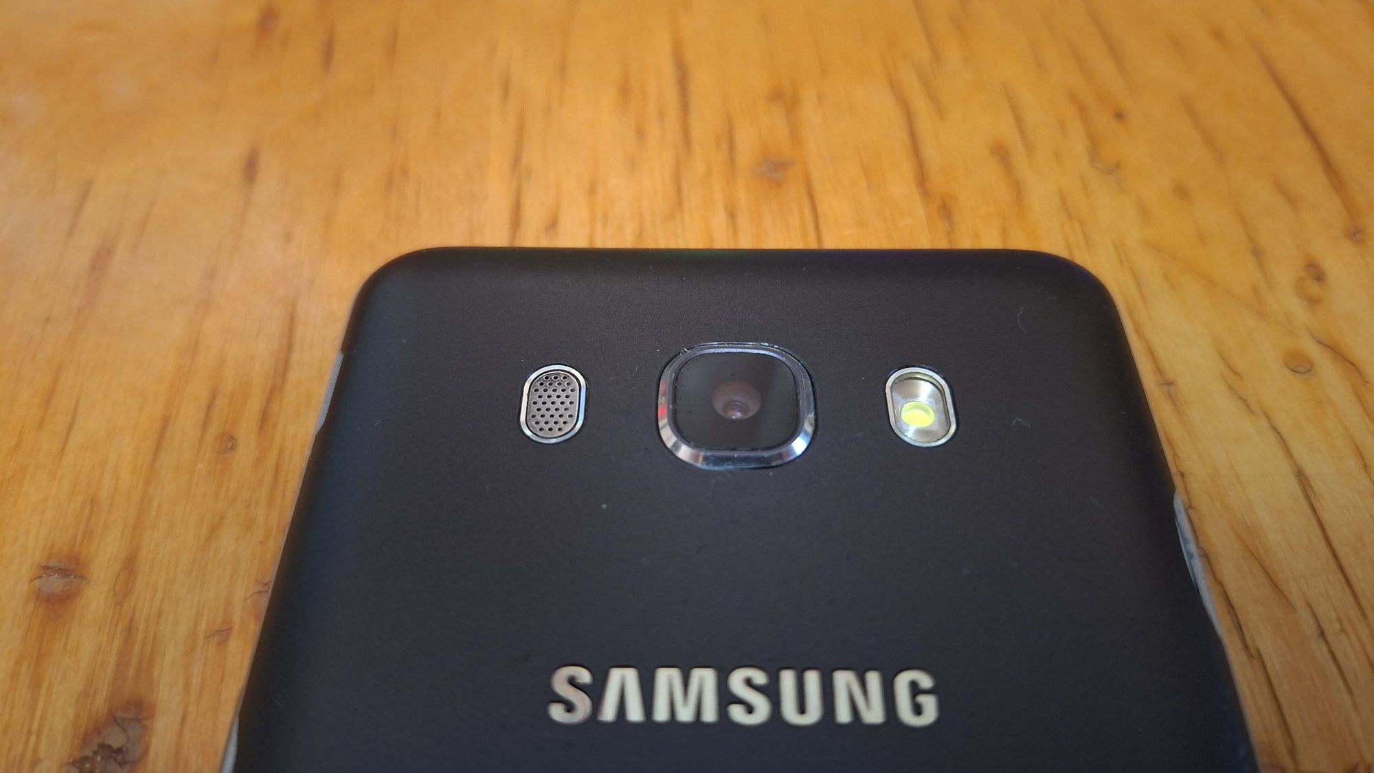 Samsung j5 2016 .