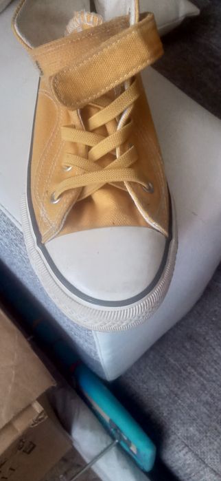 Продам кеды фирменные оригинального жёлтого цвета