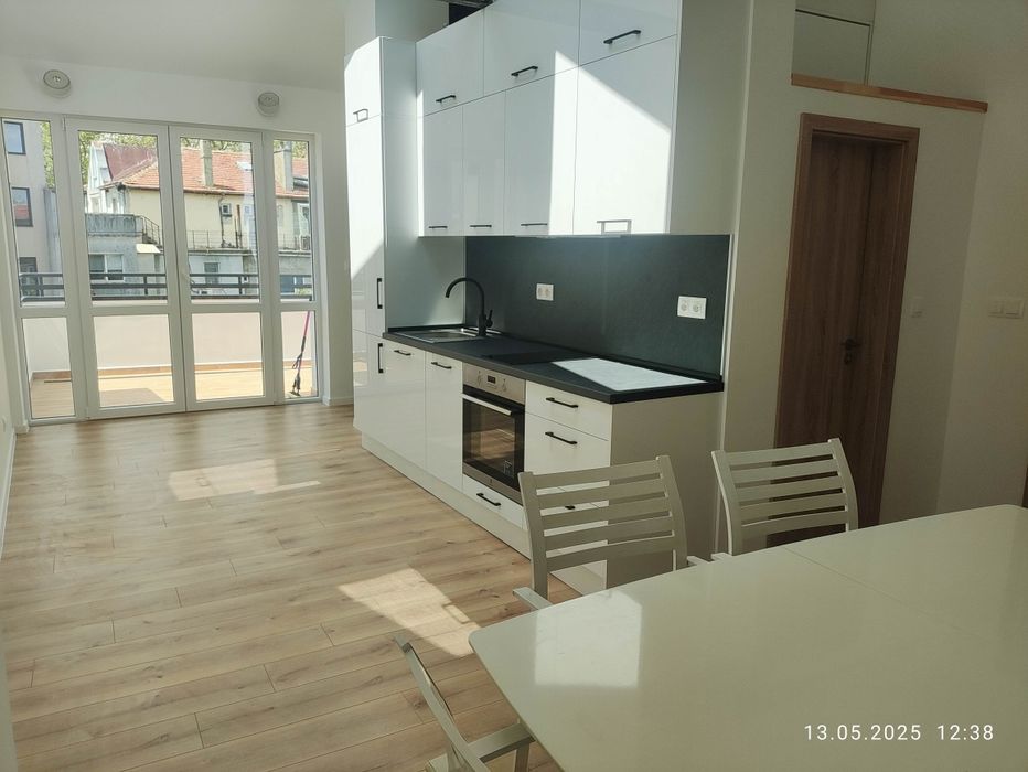 Многостаен апартамент под наем, след основен ремонт до Операта