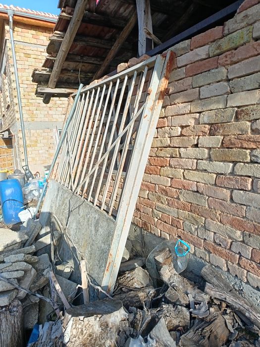 Продавам 5броя метални оградни врати