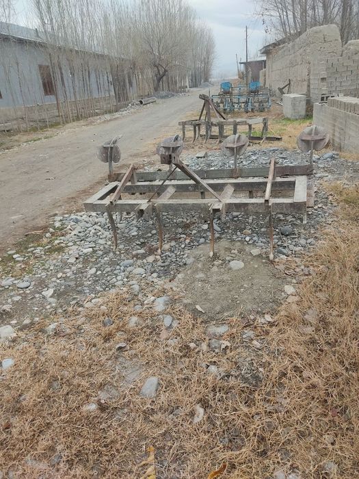 By 304 traktor sotiladi