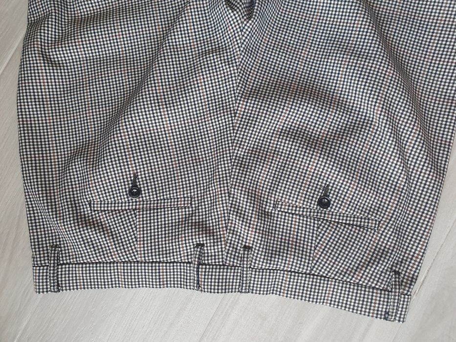 Pantaloni în carouri