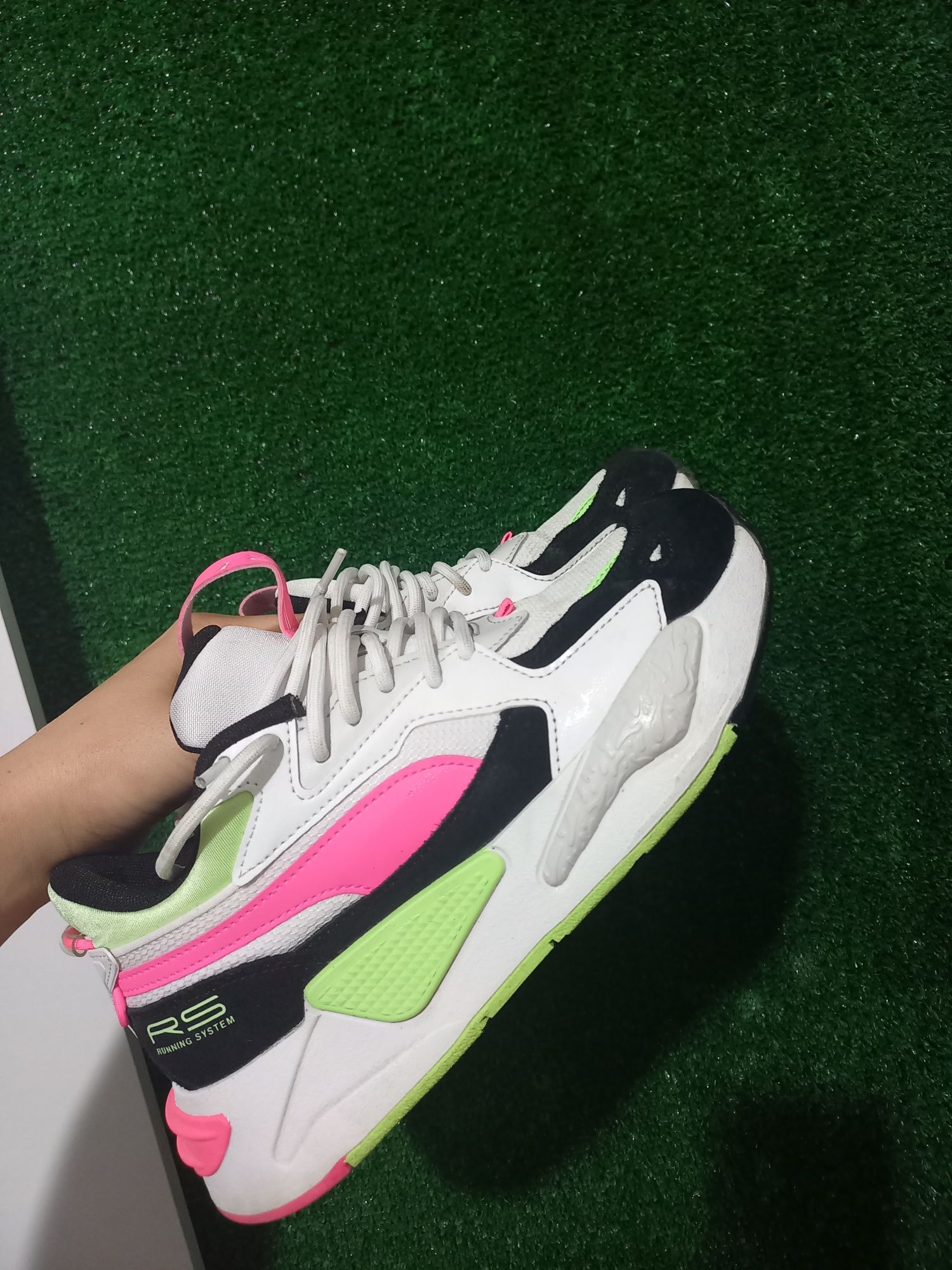 Дамски обувки Puma / Спортни обувки RS-Z Reinvent с контраст