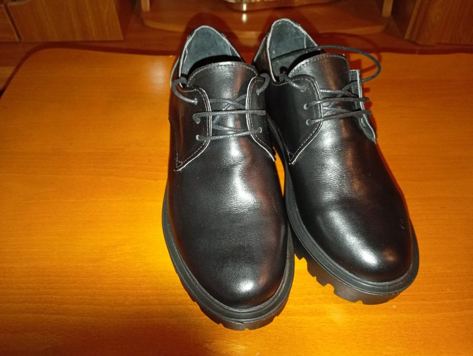 Vând pantofi de  damă din piele