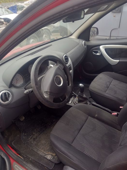 Dezmembrez Dacia Sandero