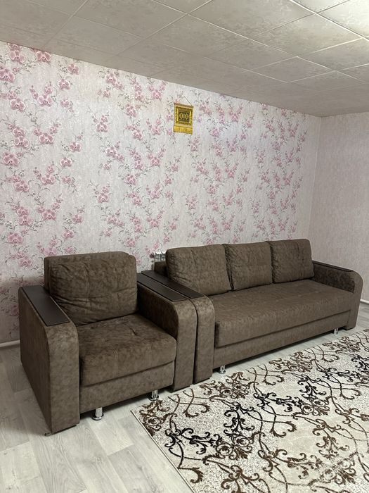 Диван новый, очень мягки удобный, нету царапина нету грязь,