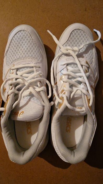 Adidasi asics albi cu eticheta