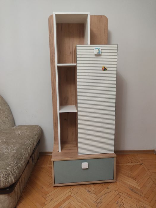 Продам комплект мебели для школьников