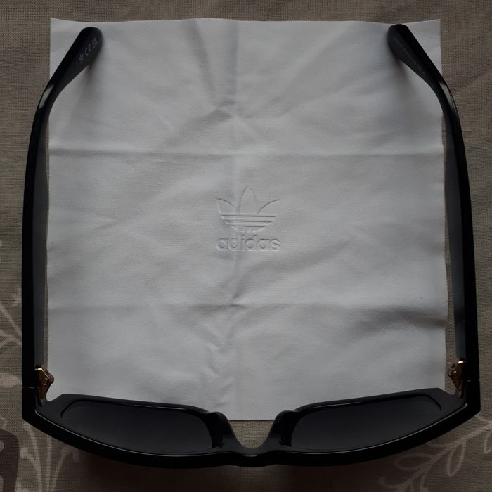 Vand ochelari de soare noi Adidas Originals - unisex(ultima pereche)