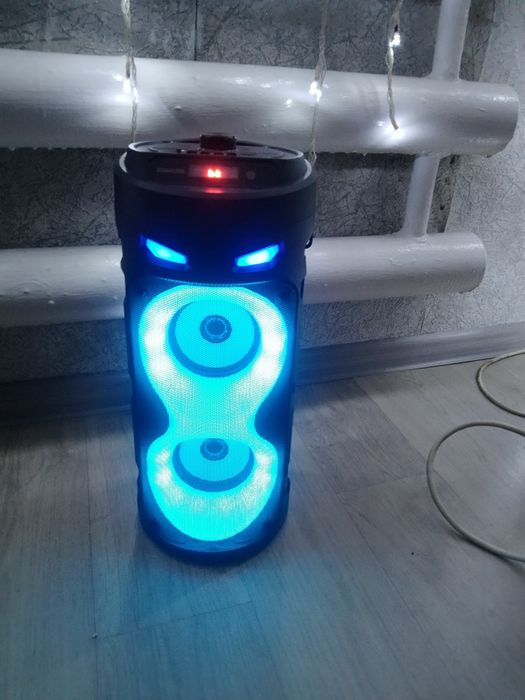 Колонка с отличным звуком ,долго держит заряд !