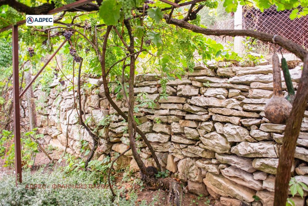 Къща в Враца, област-с.Типченица площ 194 цена 35000